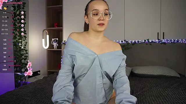 Snapshot of luxemystic_ chatting on March 10, 2025, 9:29 pm luxemystic online show from March 10, 2025, 9:29 pm