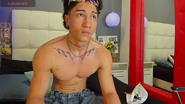 KaryBig3 online show from February 24, 2025, 12:52 am