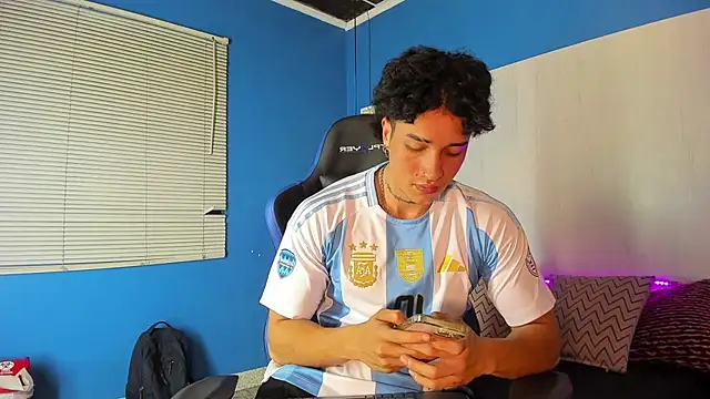 KaryBig3 online show from March 19, 2025, 4:14 am