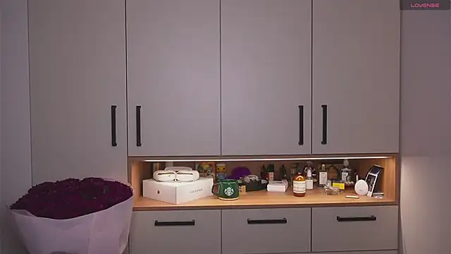 Limy Sweet online show from November 18, 2025, 9:01 am