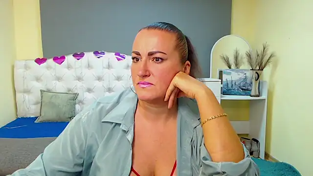 DianaMGG online show from October 11, 2025, 5:30 am