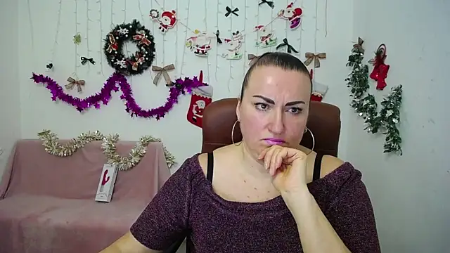 DianaMGG online show from December 21, 2025, 6:31 pm