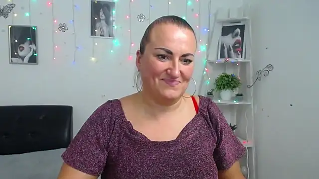 DianaMGG online show from October 9, 2025, 5:35 pm