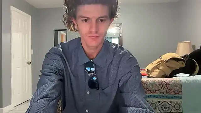 Snapshot of greekmythics chatting on December 4, 2025, 1:43 pm greekmythics online show from December 4, 2025, 1:43 pm