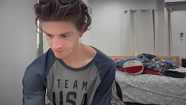 Snapshot of greekmythics chatting on December 17, 2025, 9:42 pm greekmythics online show from December 17, 2025, 9:42 pm