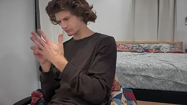 Snapshot of greekmythics chatting on December 17, 2025, 9:36 am greekmythics online show from December 17, 2025, 9:36 am