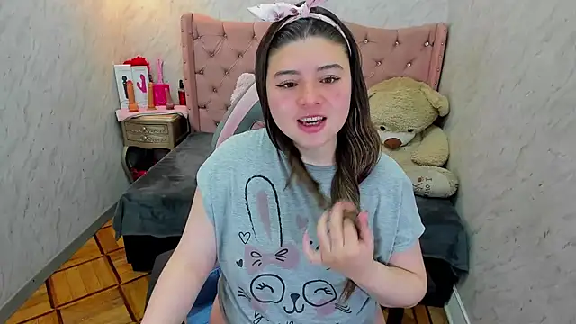 Snapshot of Lianngrace chatting on April 7, 2026, 1:46 pm Lianngrace online show from April 7, 2026, 1:46 pm