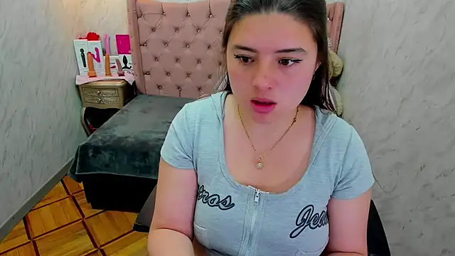 Snapshot of Lianngrace chatting on November 12, 2025, 2:43 pm Lianngrace online show from November 12, 2025, 2:43 pm