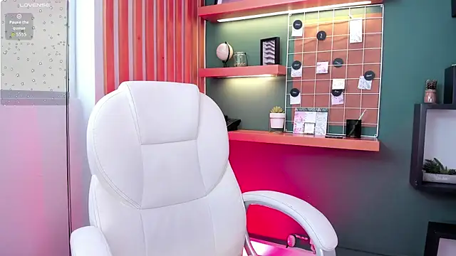 Bella walker  online show from November 1, 2025, 5:07 pm