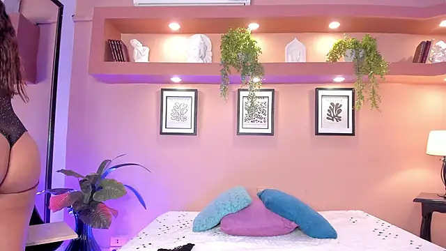 SofiaBennett  online show from March 8, 2025, 12:20 pm