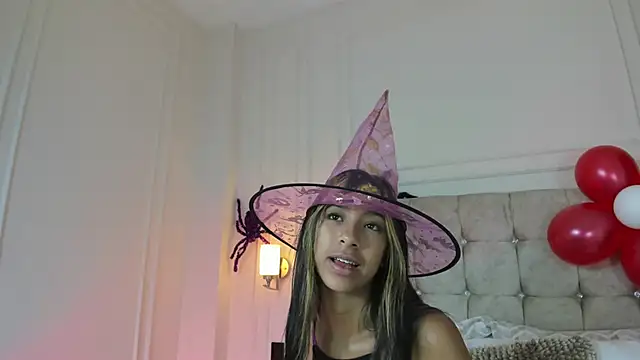 JasmineRoss 1 online show from October 12, 2025, 2:18 pm