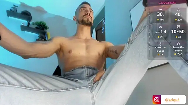 K cique online show from November 8, 2025, 10:24 pm