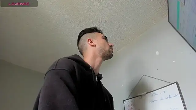 K cique online show from October 1, 2025, 5:28 pm