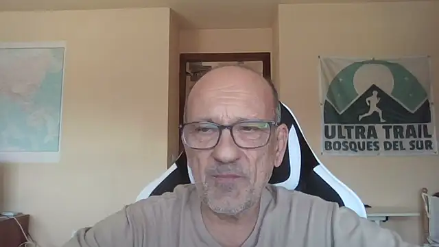 Snapshot of llopaco chatting on May 1, 2026, 10:20 am llopaco online show from May 1, 2026, 10:20 am
