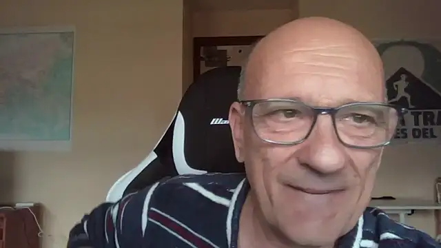 Snapshot of llopaco chatting on May 17, 2026, 4:51 pm llopaco online show from May 17, 2026, 4:51 pm