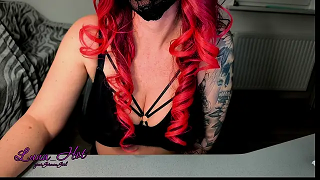 Lunalein online show from March 24, 2026, 7:47 pm