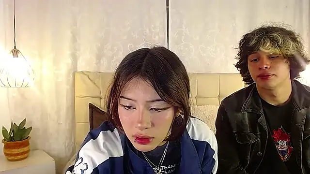 fyreandfox  online show from March 12, 2025, 2:34 pm