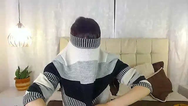 fyreandfox  online show from March 17, 2025, 10:51 pm