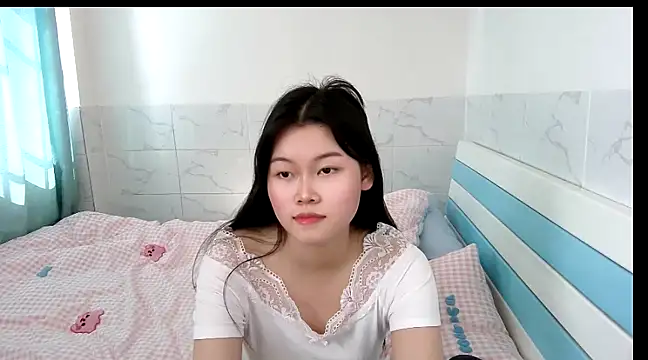 Snapshot of Miss_Leila520 chatting on February 20, 2025, 3:45 am Miss Leila520 online show from February 20, 2025, 3:45 am