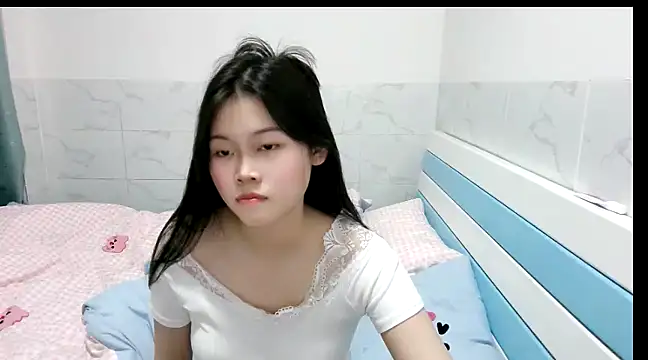 Snapshot of Miss_Leila520 chatting on February 23, 2025, 1:32 pm Miss Leila520 online show from February 23, 2025, 1:32 pm