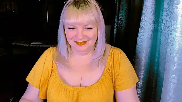 FlowerButterf online show from March 4, 2026, 10:50 pm