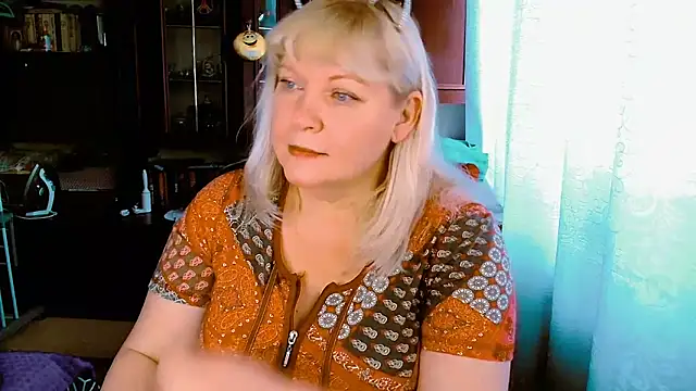 FlowerButterf online show from December 15, 2025, 7:14 am