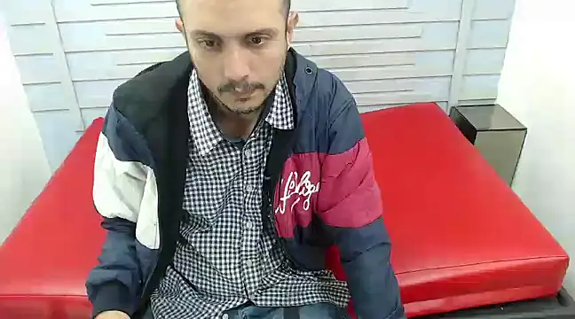 Snapshot of JhonTorres018 chatting on February 27, 2025, 7:15 pm JhonTorres018 online show from February 27, 2025, 7:15 pm