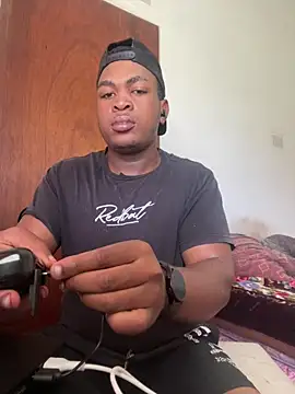 bosszonke123 online show from March 31, 2026, 8:49 am