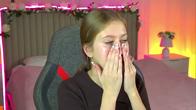 EveMundie online show from October 16, 2025, 10:45 am