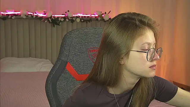 EveMundie online show from October 6, 2025, 6:25 am