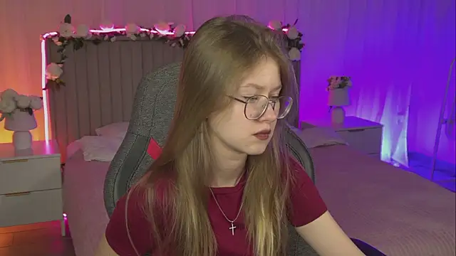 EveMundie online show from November 11, 2025, 12:44 pm