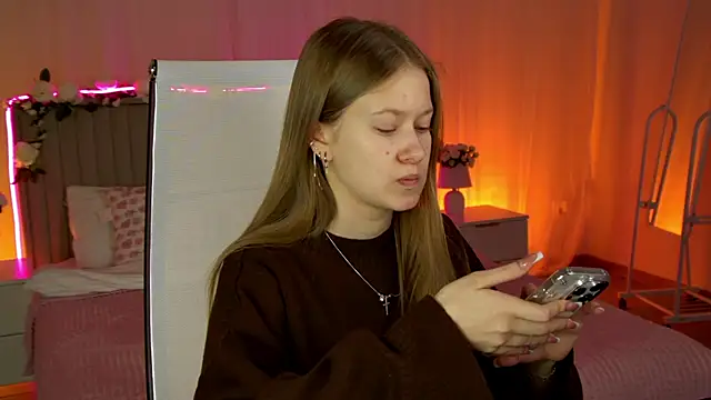 EveMundie online show from February 12, 2026, 6:35 am