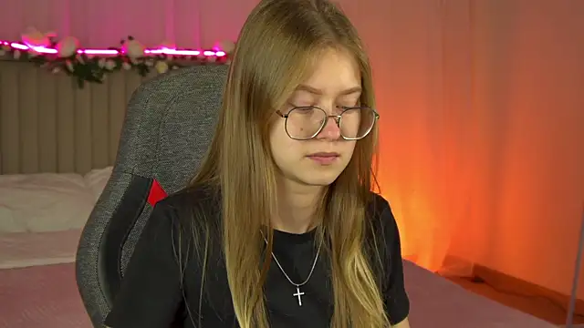 EveMundie online show from September 25, 2025, 11:16 am