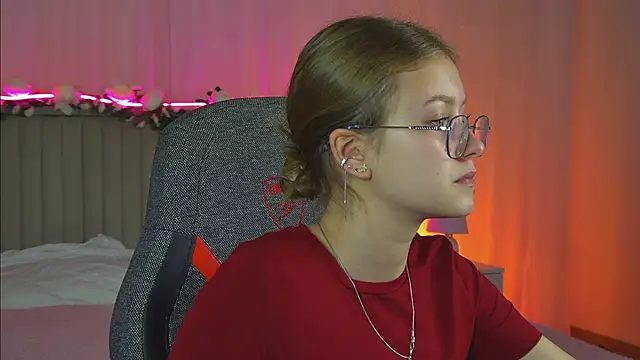 EveMundie online show from October 7, 2025, 12:50 pm