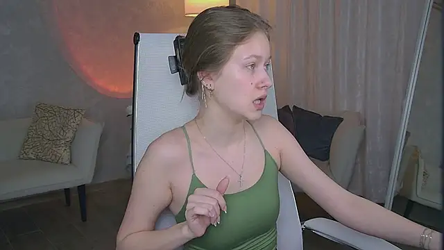 EveMundie online show from March 15, 2026, 8:21 am