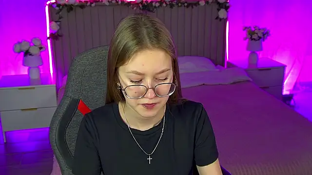 EveMundie online show from November 25, 2025, 12:38 pm