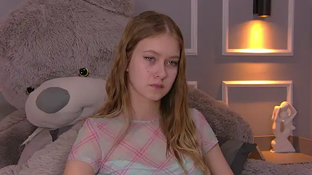 EveMundie online show from March 2, 2025, 1:20 pm