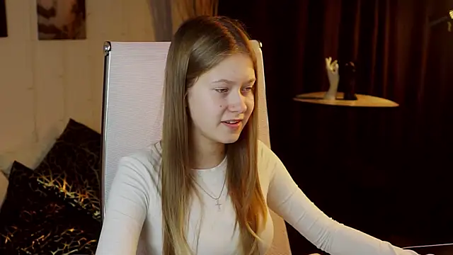 EveMundie online show from December 18, 2025, 11:14 am