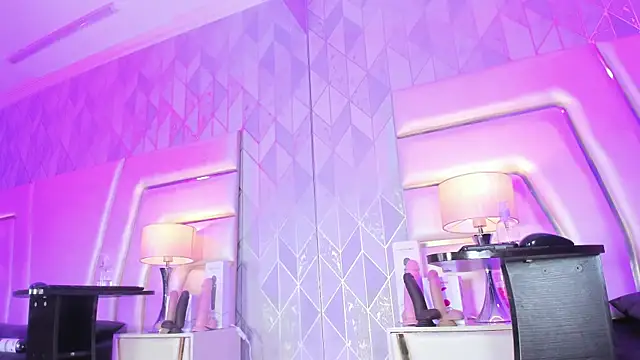 AnahisBennett online show from November 12, 2025, 8:29 am