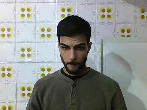 Gabrielteixeira120 online show from May 11, 2026, 11:44 am