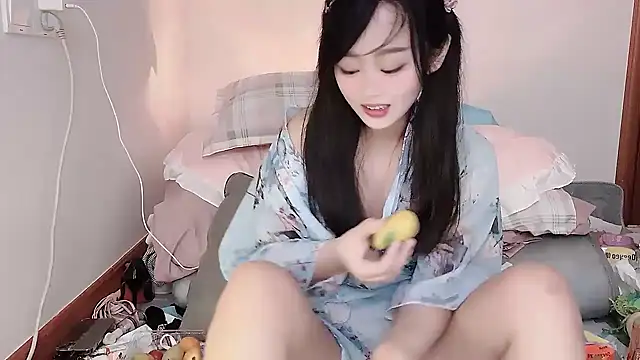 yueyue2003 online show from March 3, 2025, 5:20 pm