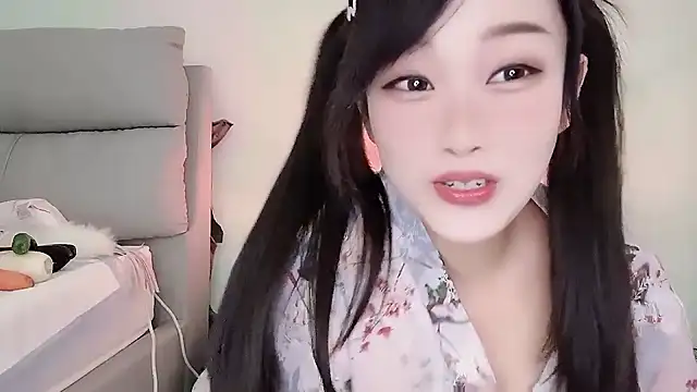 yueyue2003 online show from March 20, 2025, 2:32 pm