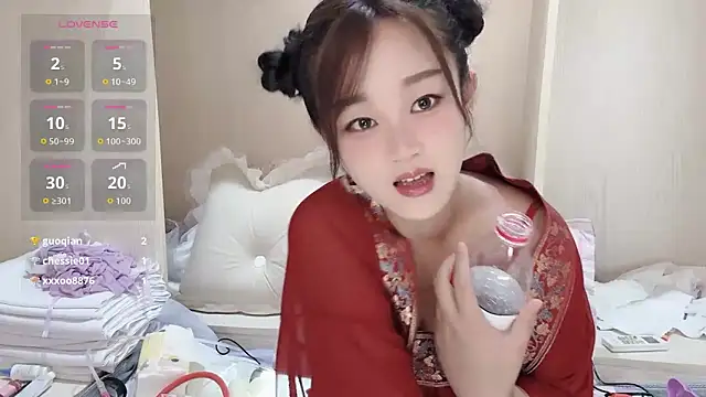 yueyue2003 online show from September 27, 2025, 5:02 am