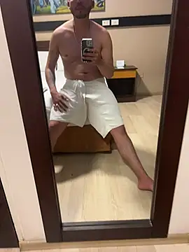 locoxTi45 online show from March 7, 2025, 12:58 am