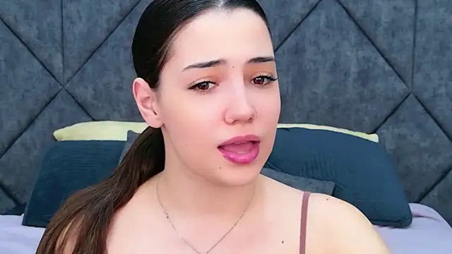 Alice Deleon online show from November 22, 2025, 11:09 am