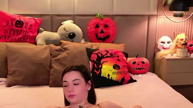 Alice Deleon online show from October 29, 2025, 10:47 am