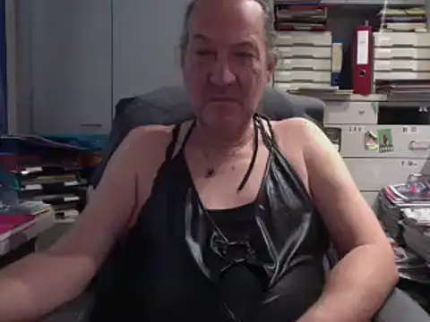 HMStraps01 online show from October 30, 2025, 10:24 am