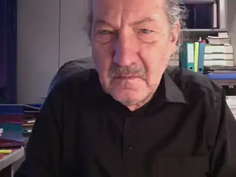 HMStraps01 online show from December 5, 2024, 3:12 pm