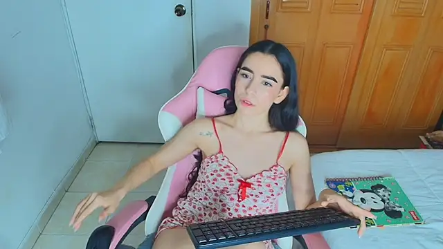 Peach Rose  online show from November 3, 2025, 9:40 pm