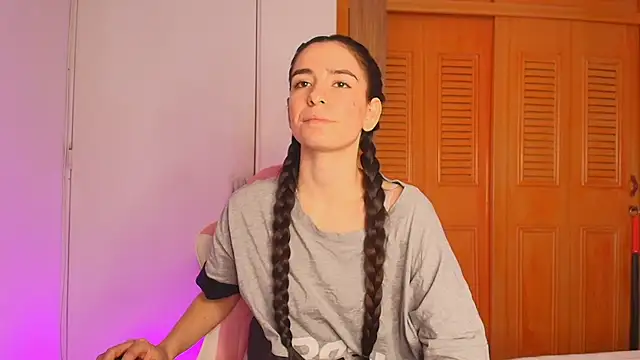 Peach Rose  online show from October 27, 2025, 10:11 pm